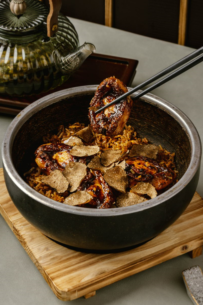 尖沙咀中菜廳限定六両江蘇大閘蟹宴  蟹粉海膽蝦多士／鮑魚石鍋飯／魚翅春卷