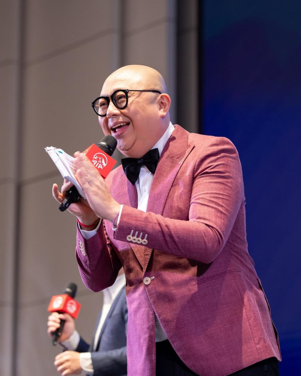 港姐季軍袁文靜爆響口多謝Bob「XX」惹嘩然 林盛斌水洗都唔清IG留言極大反應