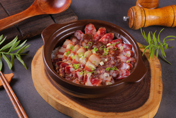 發達叉燒老闆新開灣仔港式大排檔  即叫即整煲仔飯／砂鍋雞煲／脆米番薯牛柳