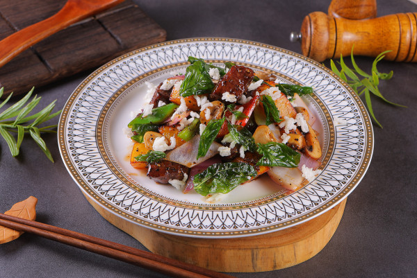 發達叉燒老闆新開灣仔港式大排檔  即叫即整煲仔飯／砂鍋雞煲／脆米番薯牛柳