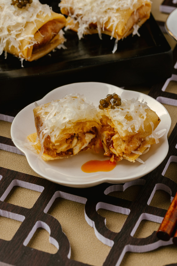 人氣川菜館推出五両大閘蟹盛宴  大閘蟹炒年糕／蝦多士／蟹粉拌麵