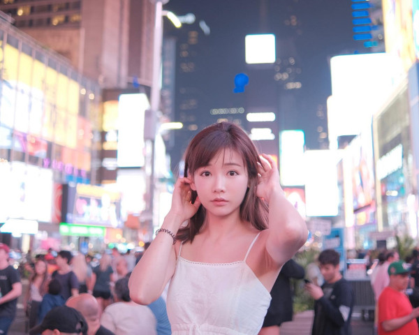 離巢TVB新婚人妻罕晒泳衣照蜜桃臀騷擾老公 前凸後翹S字型火辣身材震撼眼球