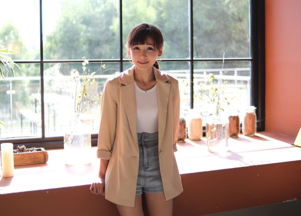 離巢TVB新婚人妻罕晒泳衣照蜜桃臀騷擾老公 前凸後翹S字型火辣身材震撼眼球