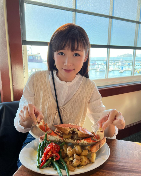 離巢TVB新婚人妻罕晒泳衣照蜜桃臀騷擾老公 前凸後翹S字型火辣身材震撼眼球