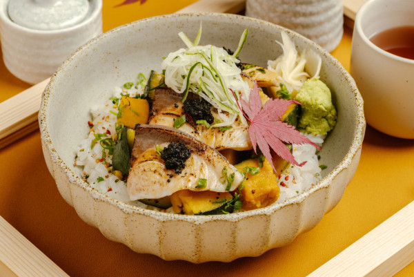 人氣和洋料理全新日式火炙丼飯登場  鴨腿栗子飯／A5和牛咖喱烏冬／送布袋