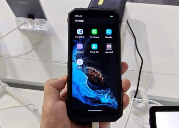 HTC 智能手機重生 Wildfire 三防設計回歸杜拜亮相