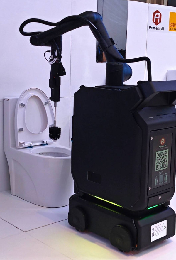 智能科技革新物業管理 AI全自動洗手間清潔機械人「HYTRON」進駐港澳市場料可節省三分一人力