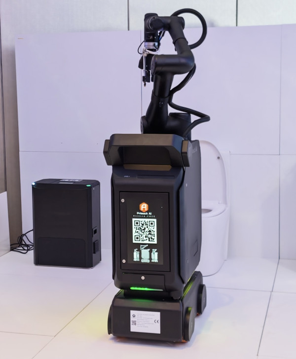 智能科技革新物業管理 AI全自動洗手間清潔機械人「HYTRON」進駐港澳市場料可節省三分一人力