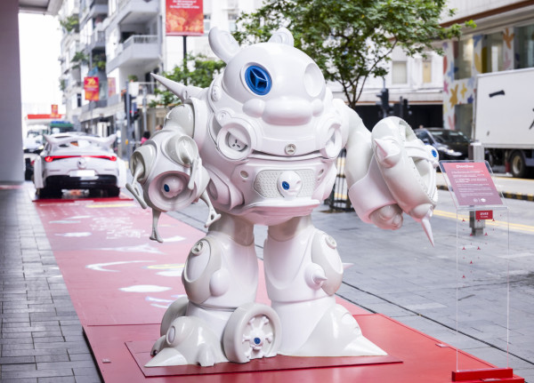 平治純電 CLA 銅鑼灣街頭展出 限定咖啡店、多項表演同步登場