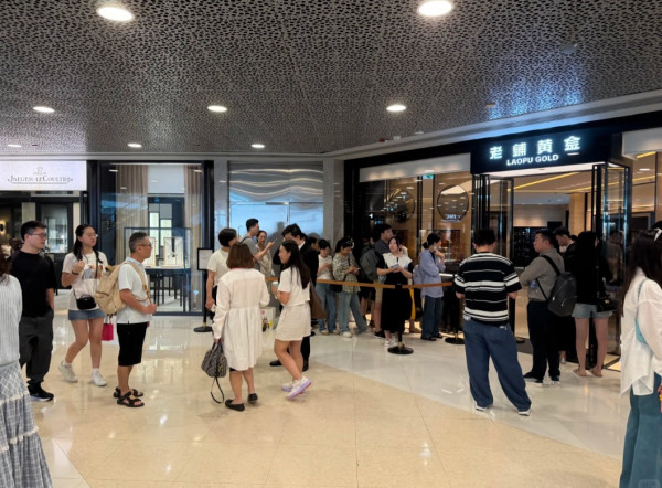 香港搶金潮！內地客/年輕人排爆老舖買「窮人三件套」抗通脹？小紅書Top 10爆款黃金排行榜