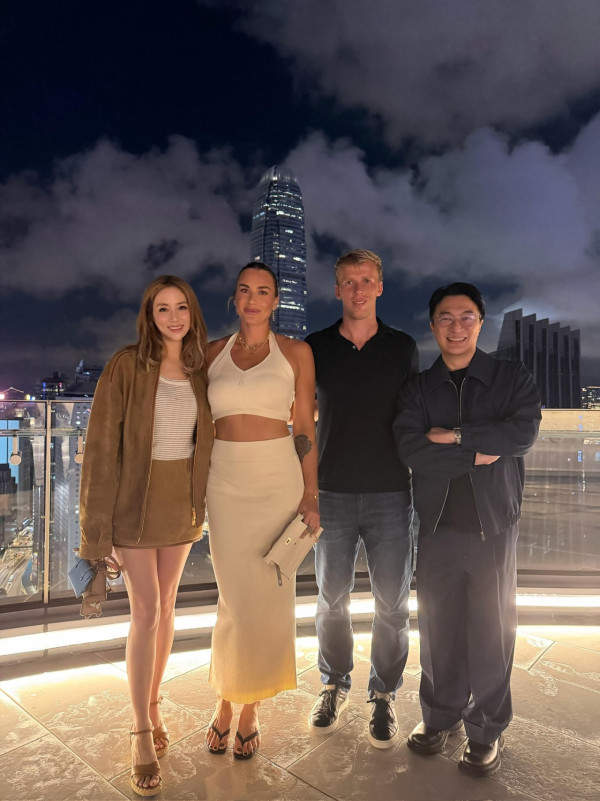 徐子淇罕有露面曬70萬Hermès超級限量版手袋！全身行頭過百萬嚇窒網民︰夠買一層樓