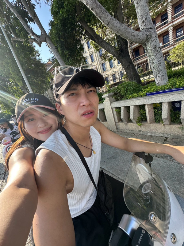 吳業坤燭光晚餐甜賀日籍太太31歲生日放閃 愛妻素顏上陣晒零瑕疵真面目
