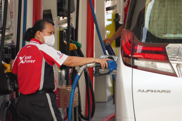 油站打呔氣收呢個價 網民熱議收費公告 撐做法合情合理？