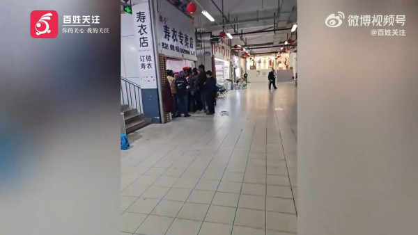 內地壽衣店驚見大批外國人試穿購買 店主親揭真正原因：一場烏龍 