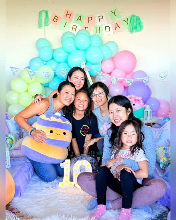 三料港姐冠軍近況激罕曝光為10歲愛女慶生！息影逾20年定居美國不再留戀娛樂圈