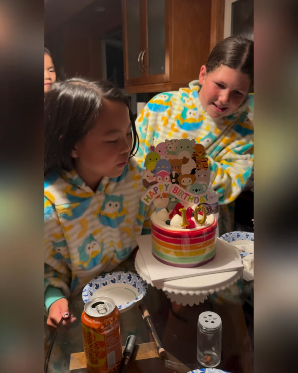 三料港姐冠軍近況激罕曝光為10歲愛女慶生！息影逾20年定居美國不再留戀娛樂圈