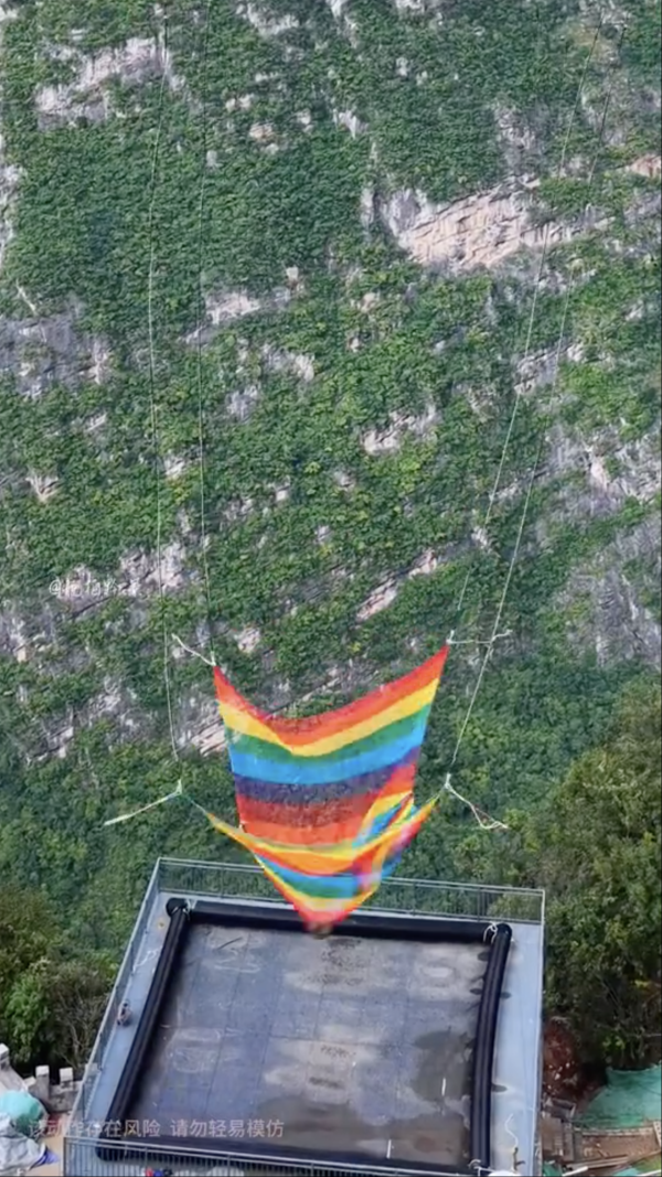 貴州世界第一高橋推¥1600玩「無繩笨豬跳」 文旅局稱真人測試完畢安全達標 