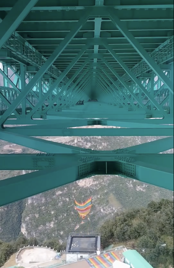 貴州世界第一高橋推¥1600玩「無繩笨豬跳」 文旅局稱真人測試完畢安全達標 