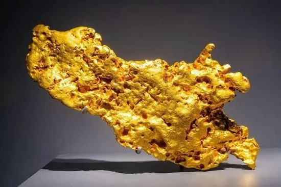 中國女涉盜巴黎博物館6公斤黃金被捕 部分內地網民竟支持犯案偷得有理 