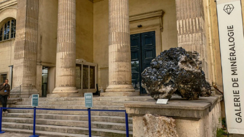 中國女涉盜巴黎博物館6公斤黃金被捕 部分內地網民竟支持犯案偷得有理 