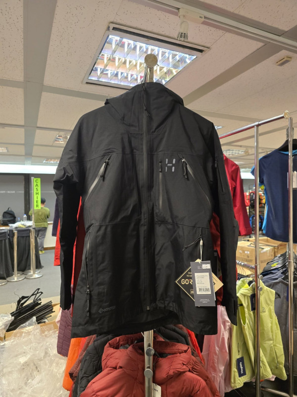 尖沙咀海港城服飾開倉低至3折！羽絨/風褸/保暖背心/長褲/背囊$499起！同場名牌行李箱大劈價