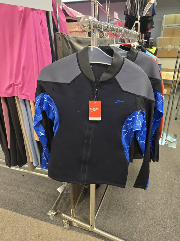 尖沙咀海港城服飾開倉低至3折！羽絨/風褸/保暖背心/長褲/背囊$499起！同場名牌行李箱大劈價