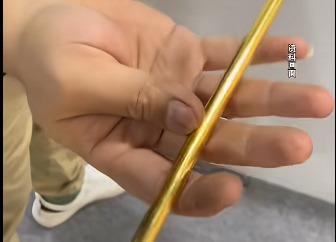 內地男花十萬製黃金飲管飲珍奶 騎單車遺失驚動警察搜索怕要跪洗衫板 