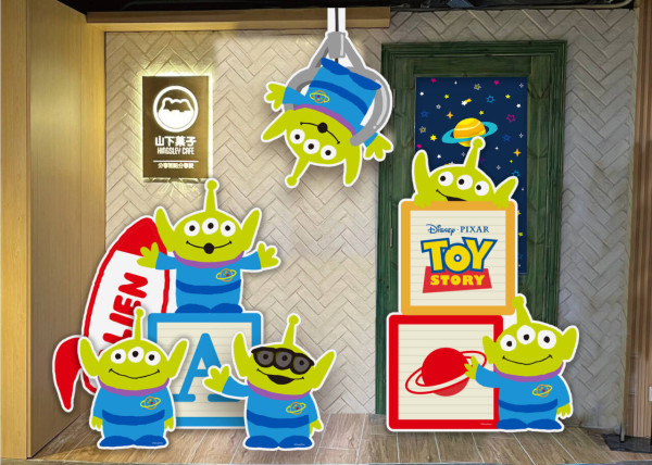 迪士尼三眼仔期間限定店登陸旺角！三眼仔主題甜品⾸次登場/ 超過20款三眼仔精品/ 完成指定條件免費送三眼仔贈品