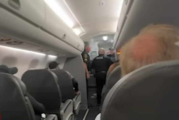 機長失聯空姐引劫機驚魂!廣播「不確定發生了什麼」急掉頭