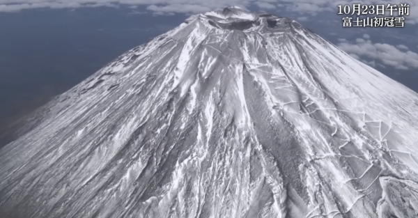 富士山「初冠雪」有紀錄以來第四遲 銀白山頭仙氣飄飄 