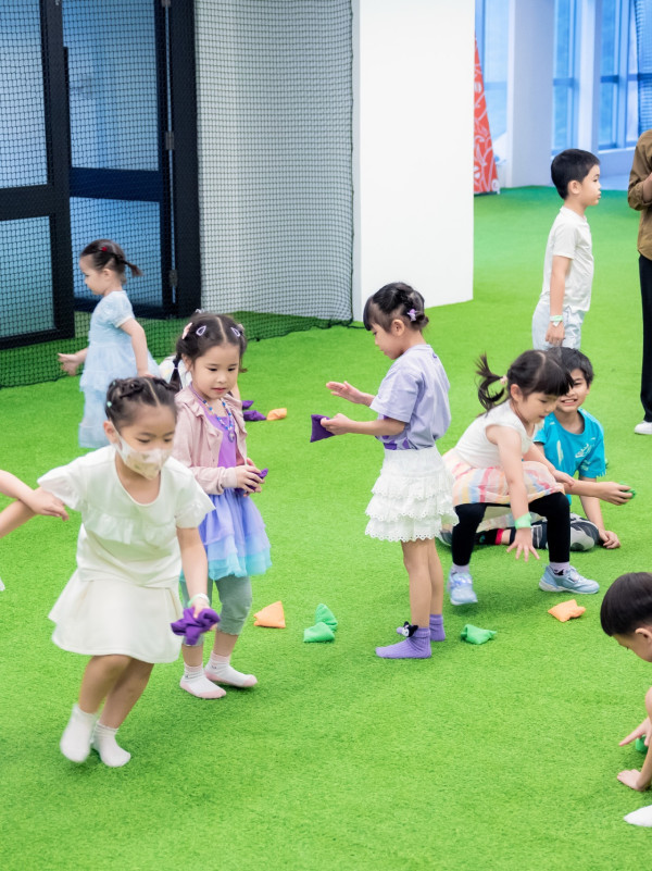 44歲TVB童顏人妻激罕公開囡囡近照 暴風長高少女味濃成潛力星二代