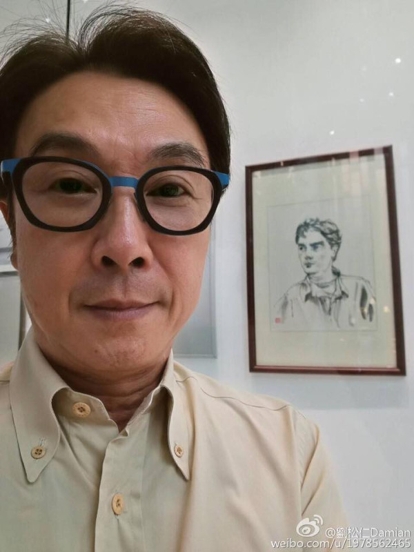 76歲劉松仁撐拐杖現身片段瘋傳曝近況！右手僵硬難伸惹中風疑雲 一部位惹擔憂