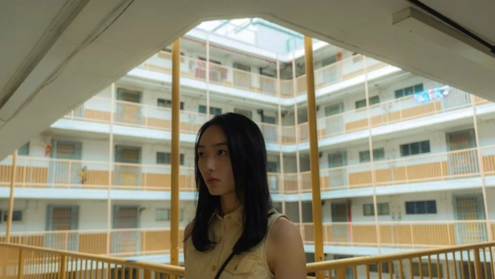 公屋女戶主突然繼承遺產,憂私樓正式轉名後要搬離公屋。圖片來源:電影《幻愛》劇照/示意圖