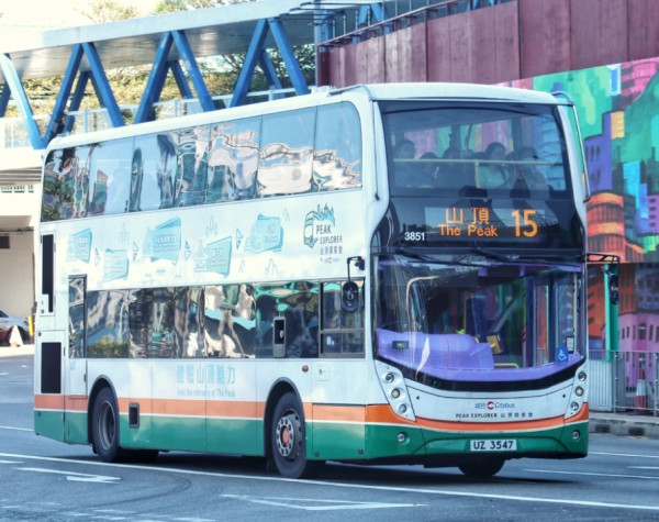 香港15號巴士被封「最驚險過山車」膽小勿坐？山頂乘客狂喊：差點被飛出窗外