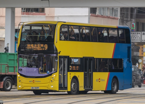 香港15號巴士被封「最驚險過山車」膽小勿坐？山頂乘客狂喊：差點被飛出窗外