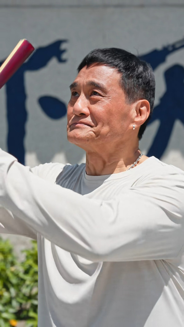 前TVB御用奸人轉行做領隊帶旅行團？ 近年定居內地曾自爆月入呢個數 