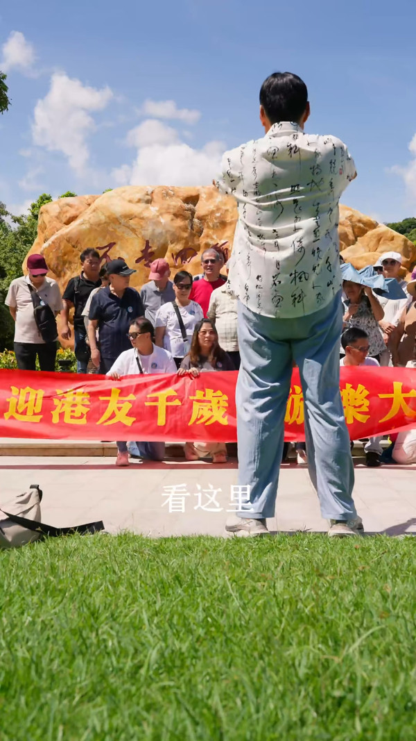 前TVB御用奸人轉行做領隊帶旅行團？ 近年定居內地曾自爆月入呢個數 