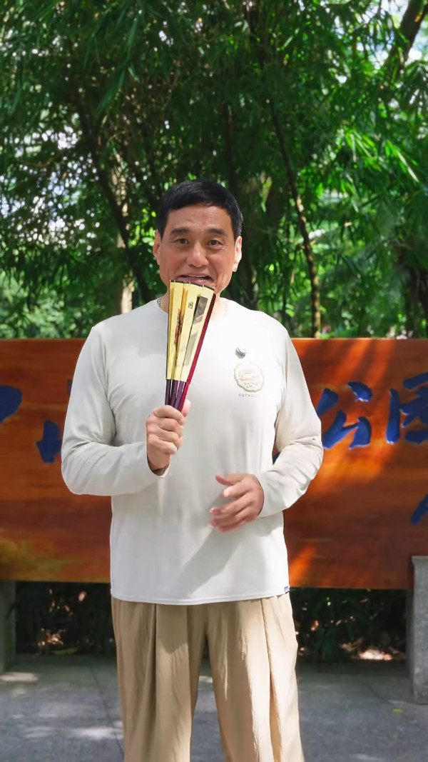 前TVB御用奸人轉行做領隊帶旅行團？ 近年定居內地曾自爆月入呢個數 