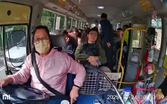 車Cam直擊｜警員小巴放蛇扮乘客 東九龍共31人「斷正」巴士明年1月同罰$5000囚3個月？