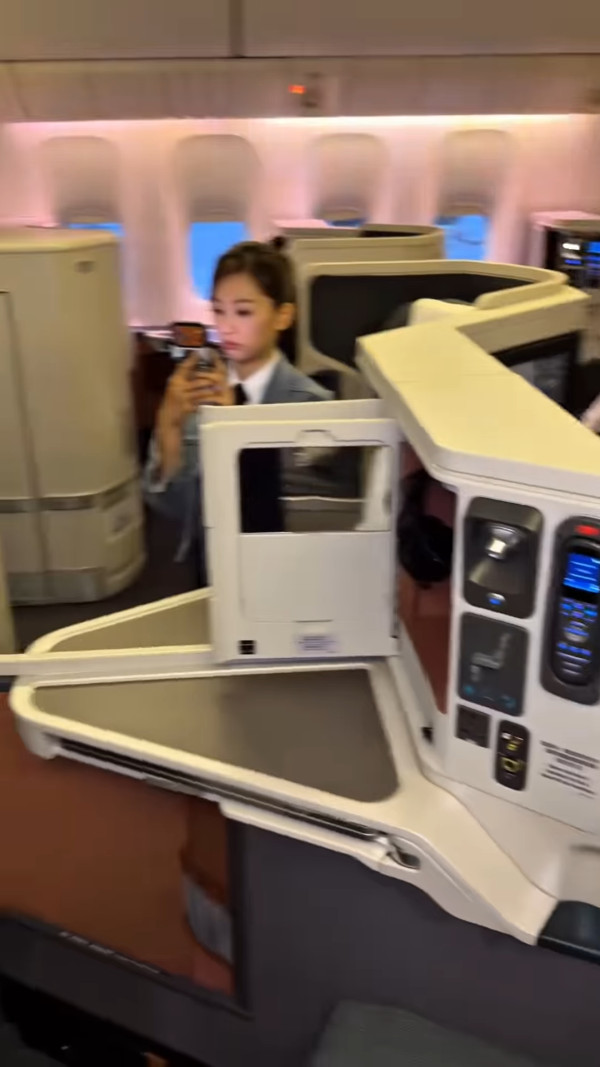 周嘉洛飛機頭等艙怒斥偷拍者影片瘋傳 罕有大發雷霆怒吼「叫你唔好再影」