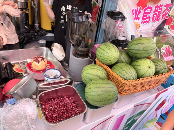 葵涌美食嘉年華2025｜ 記者直擊十大必食之選！$10榴槤千層蛋糕/$20和牛粒/佛跳牆/開心果香蕉餅