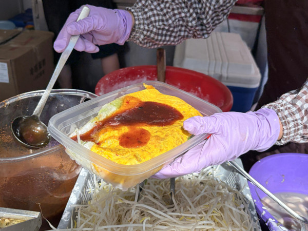 葵涌美食嘉年華2025｜ 記者直擊十大必食之選！$10榴槤千層蛋糕/$20和牛粒/佛跳牆/開心果香蕉餅