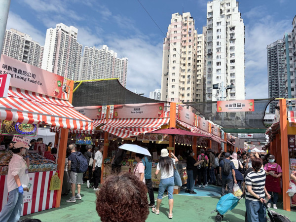 葵涌美食嘉年華2025｜ 記者直擊十大必食之選！$10榴槤千層蛋糕/$20和牛粒/佛跳牆/開心果香蕉餅