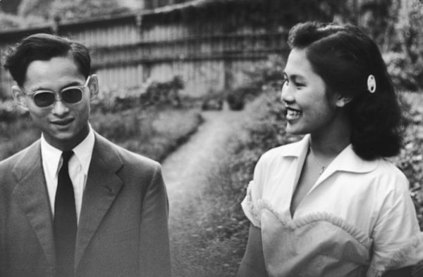 1950年1月14日，泰國國王普密蓬與詩麗吉(圖片：Getty)