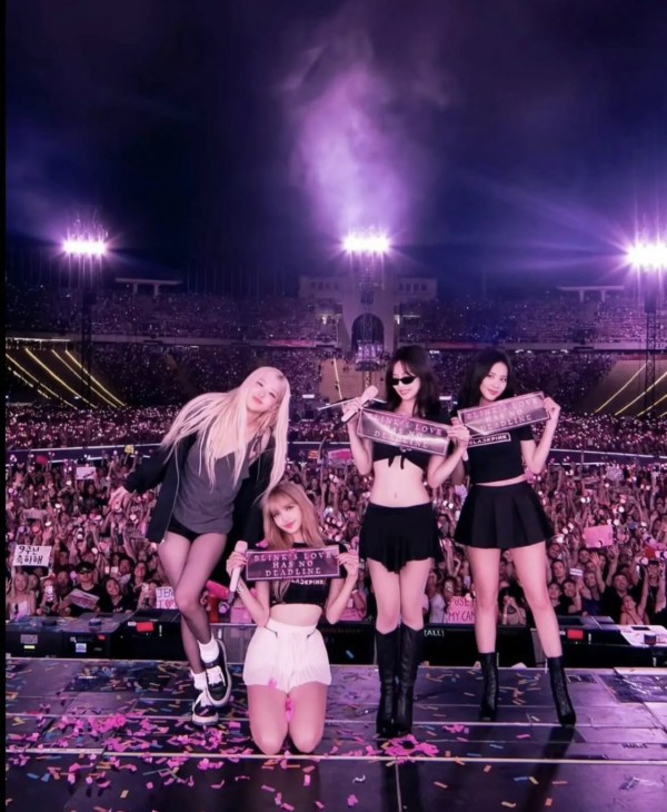 泰國王太后逝世哀悼期旅客勿做5件事！BLACKPINK演唱會照常全場穿黑衣 