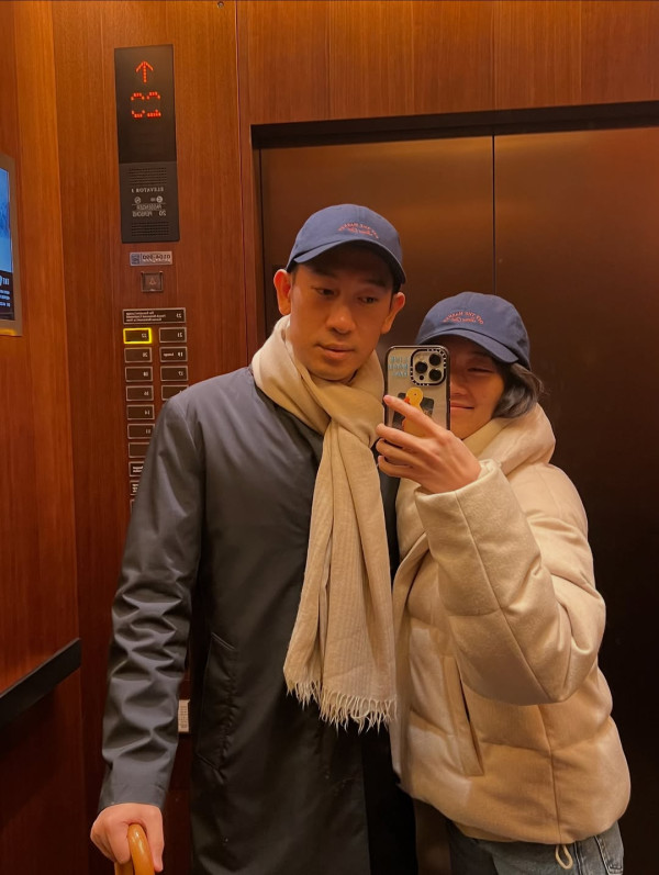 鄭丹瑞大女挺巨肚開產前派對星光熠熠 極致豪宅意外曝光！落地大玻璃巨廳容納17人