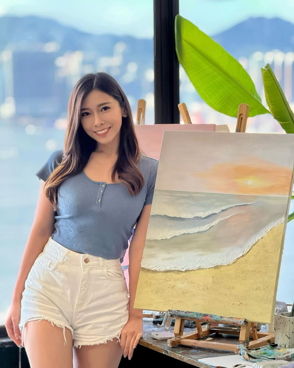 前TVB新聞女神梁凱寧性感婚紗照晒誘人曲線 33歲生日宣布封盤榮升準人妻!