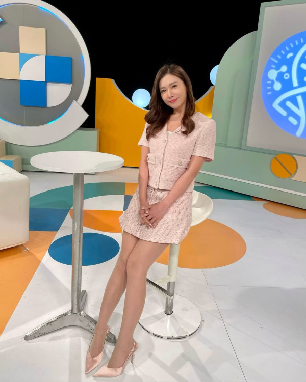 前TVB新聞女神梁凱寧性感婚紗照晒誘人曲線 33歲生日宣布封盤榮升準人妻!