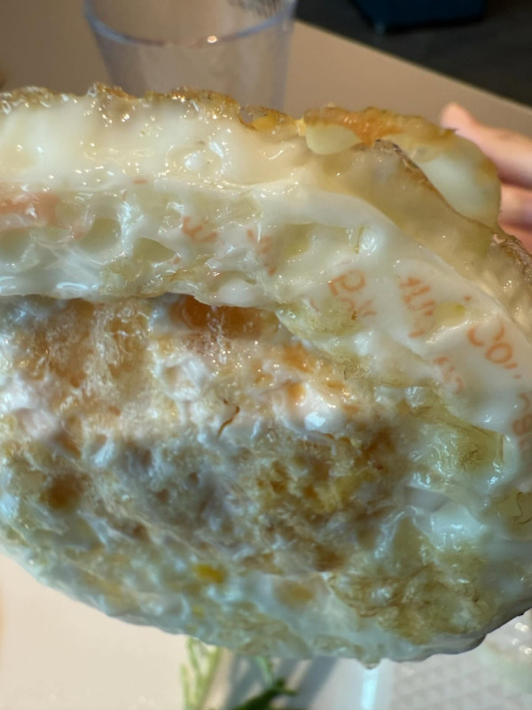 港人北上食著甩色煎蛋 底部驚現神祕橙字！見「預製蛋」真身？ 