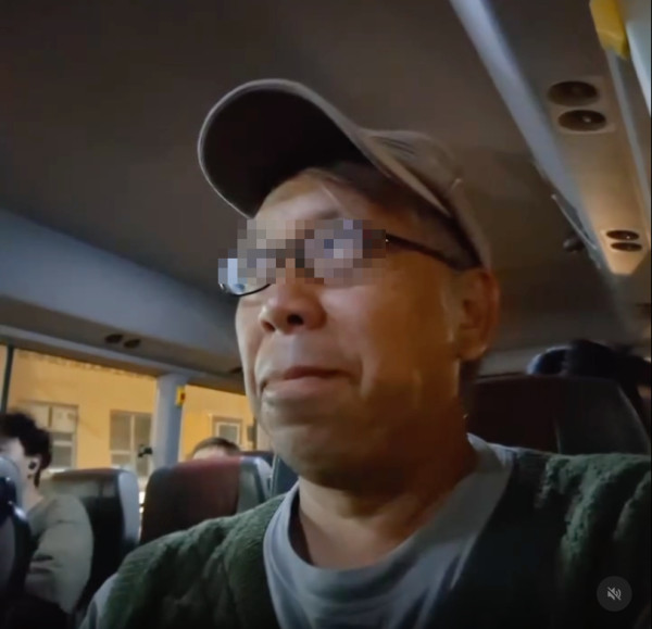 港人挑戰模仿捉無扣安全帶 自拍微表情成有趣焦點 網民笑言：個樣睇落按捺不住